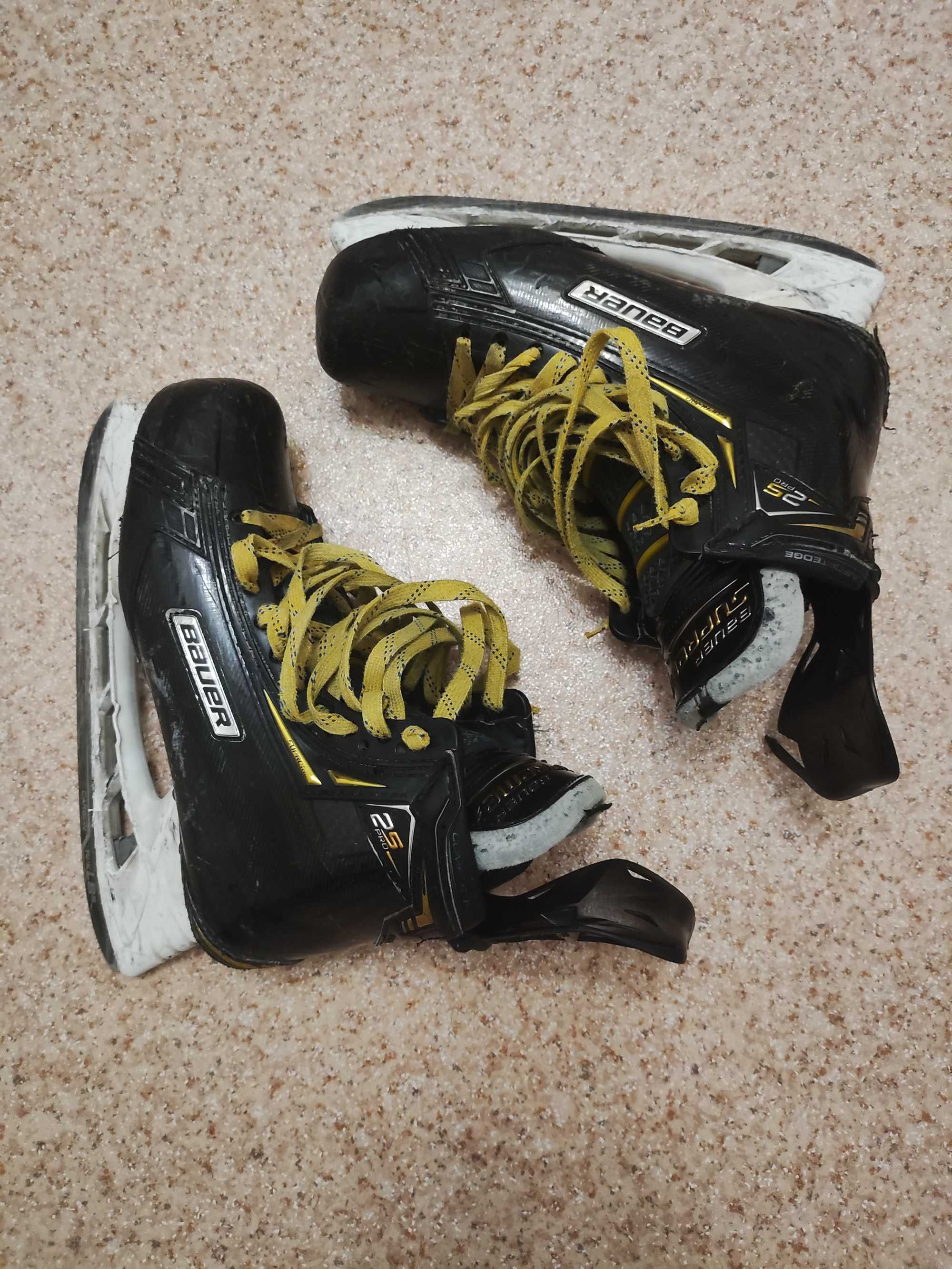 Продам профессиональные хоккейные коньки BAUER SUPREME 2S PRO 44размер