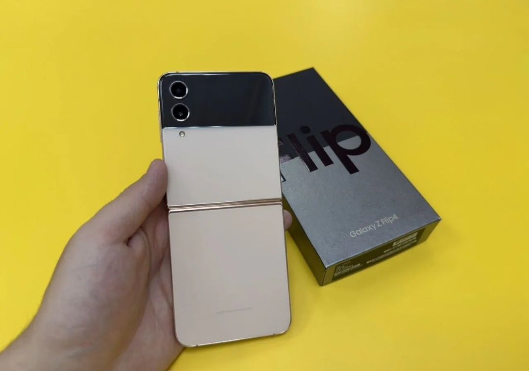 Срочно! Samsung Z Flip 4 8/128GB