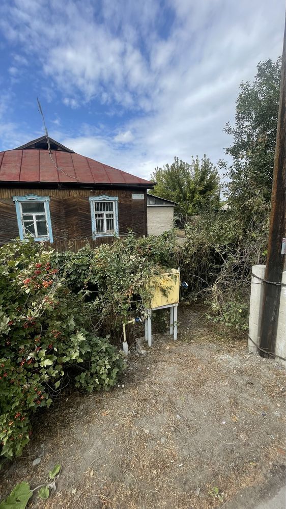 Продам участок с домом. Идеально под строительство. Торг.