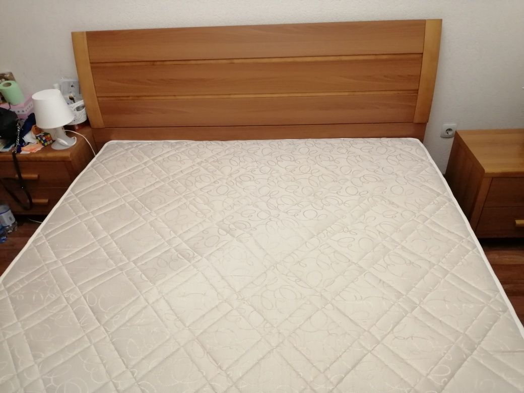 Кровать размером 1,8м х 2,0м, 120 000 тенге.