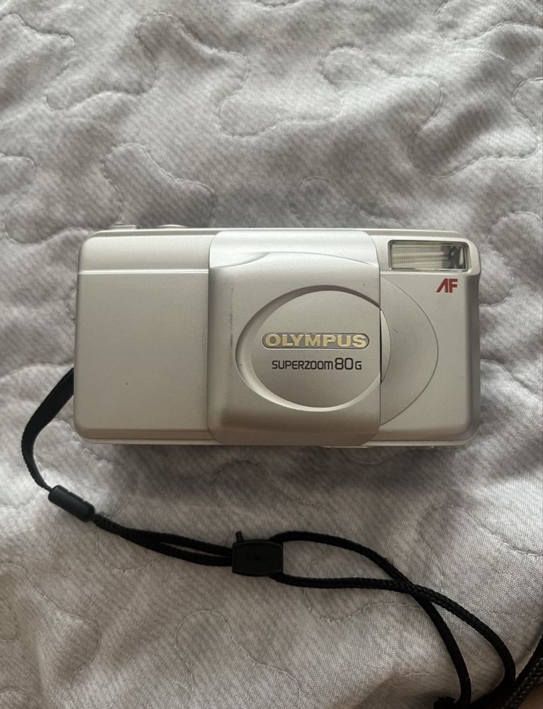 Продаю плёночный фотоаппарат Olympus Superzoom 80G