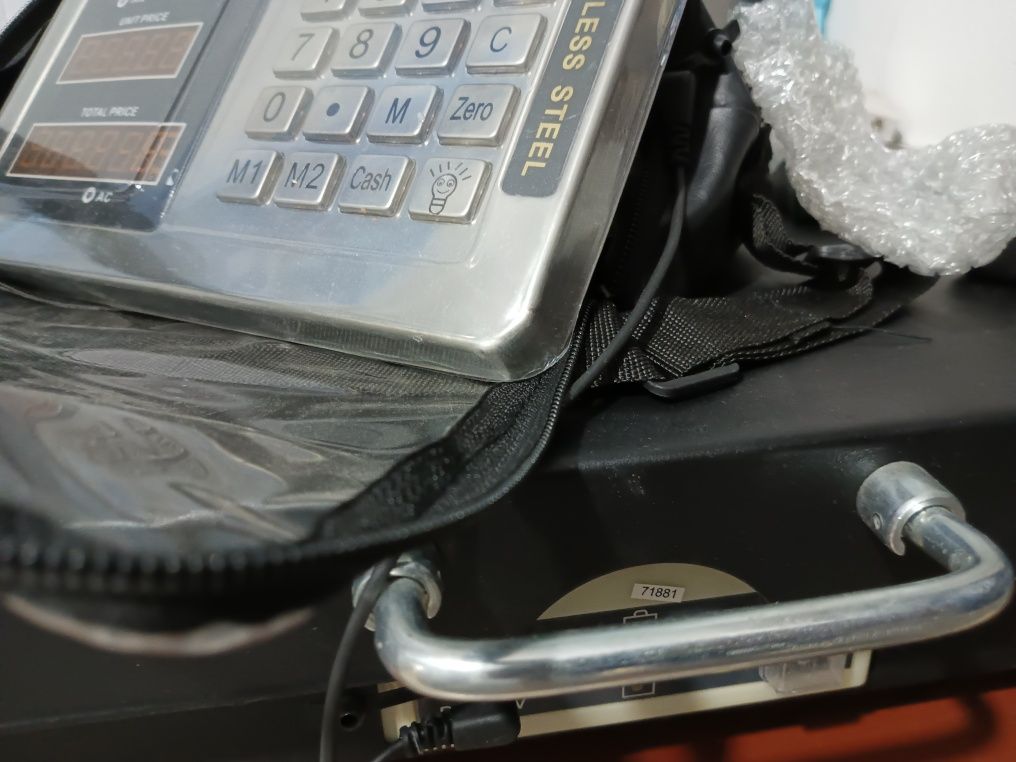 Продам весыи электронный.