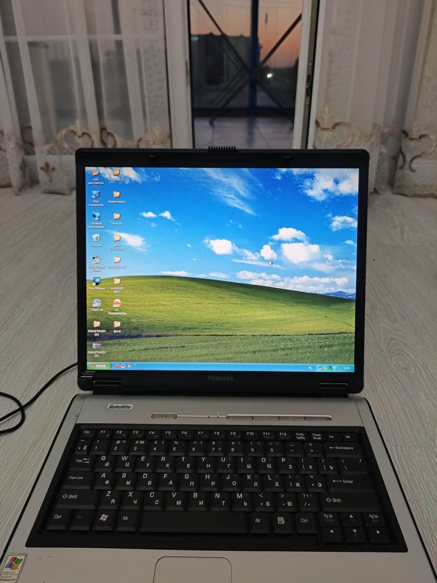 Ноутбук Toshiba.