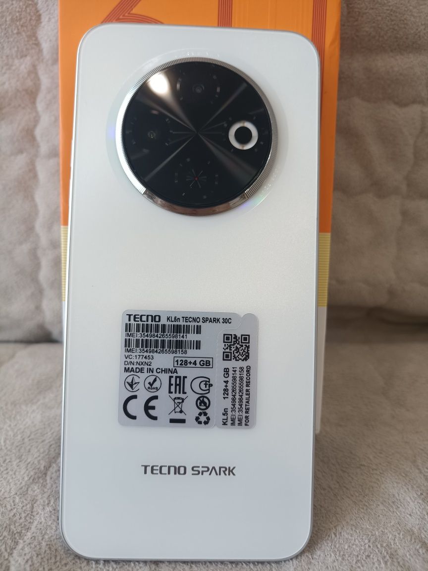 Продам новый смартфон техно