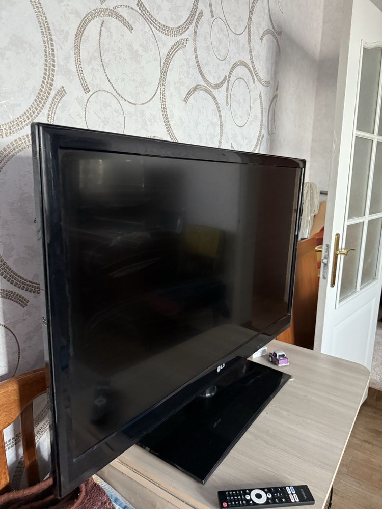Продам телевизор LG в хорошем состояний !!