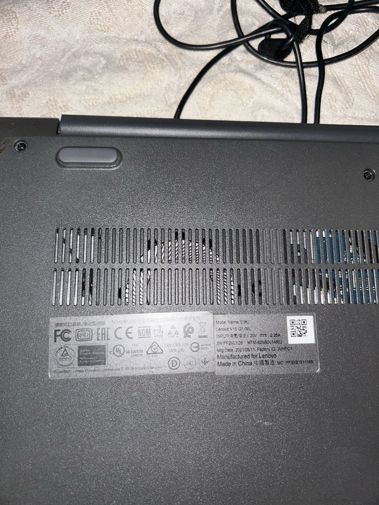 Ноутбук Lenovo v15 core i3