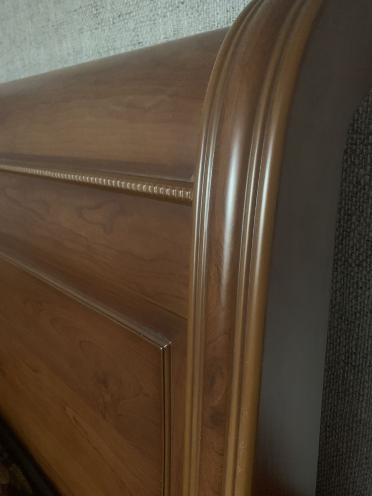 Продам красивую двухспальную кровать