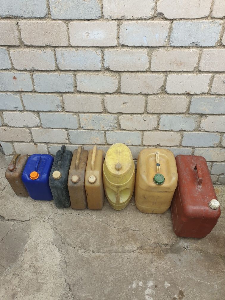 Продам канистры .