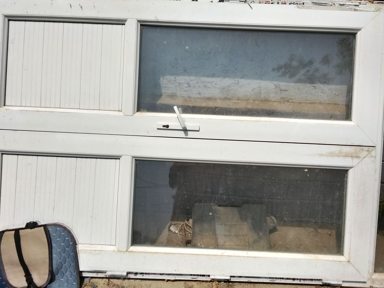 двойной пластик есік бар,б/у но үсталынбаган