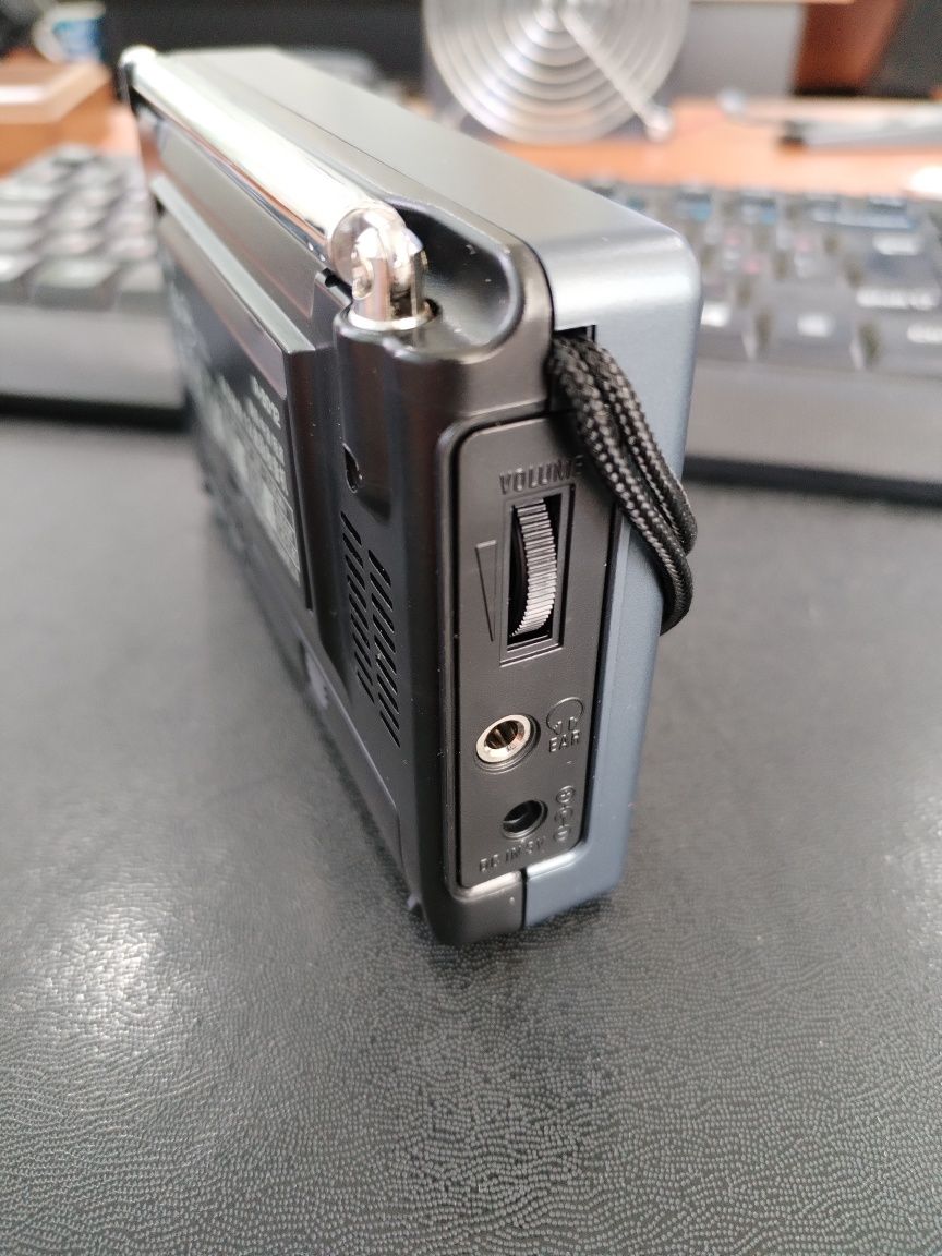 Портативный радиоприемник Tecsun R-9012