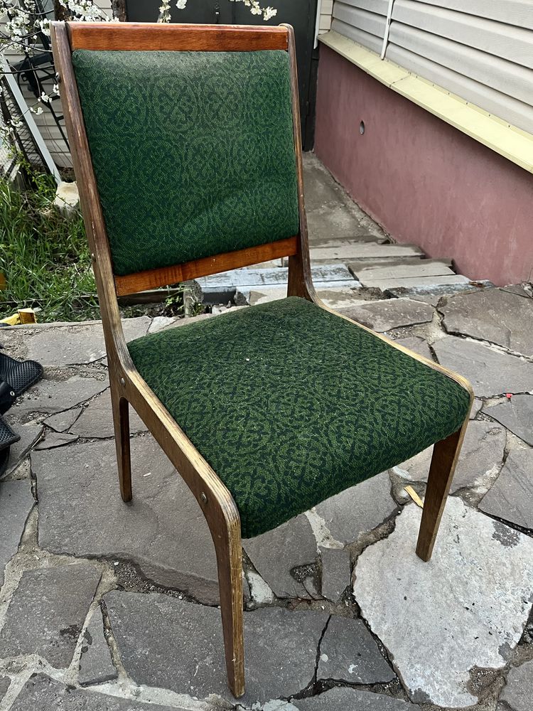 Стул деревянный продам