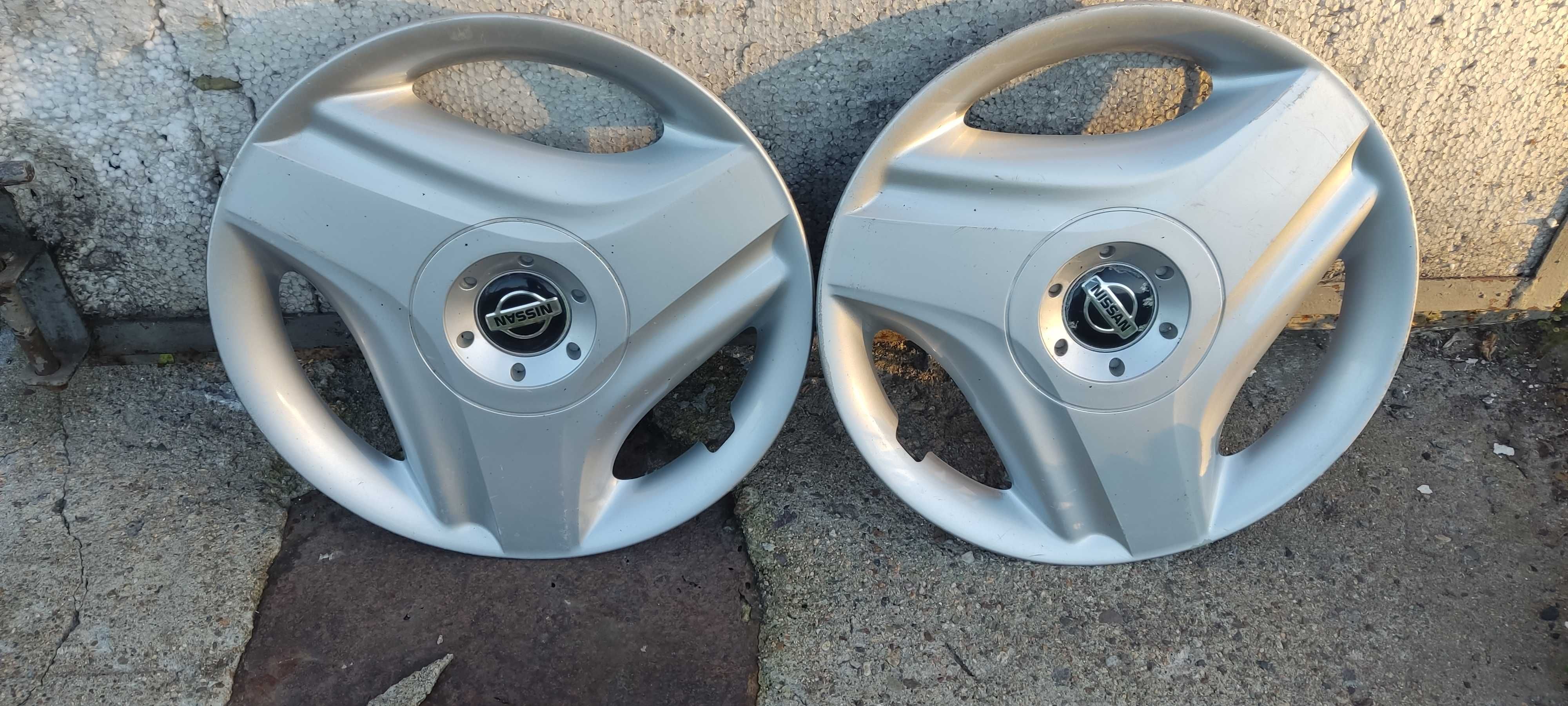 Два колпака на Nissan Almera Tino