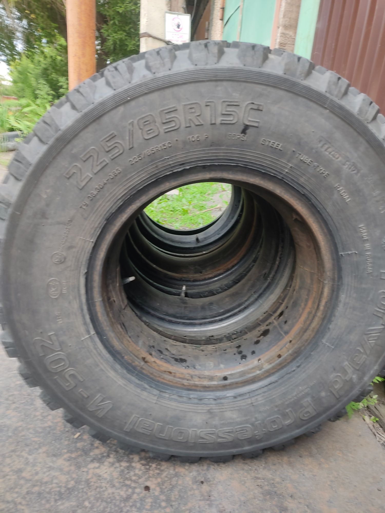 Продаю шины с камерой 70000