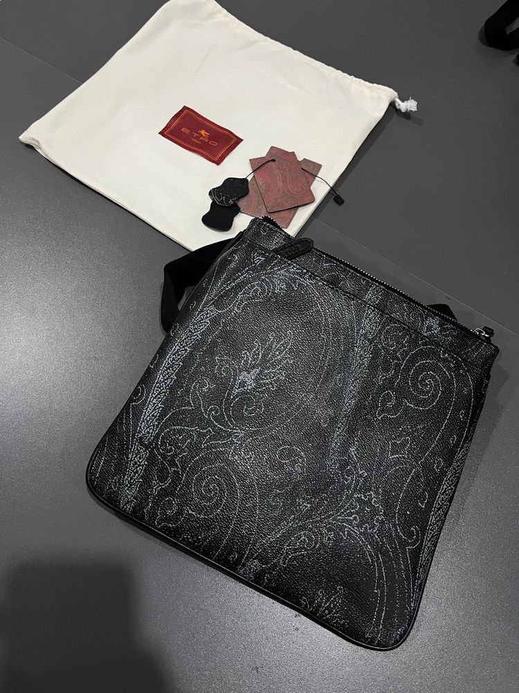 Etro барсетка.