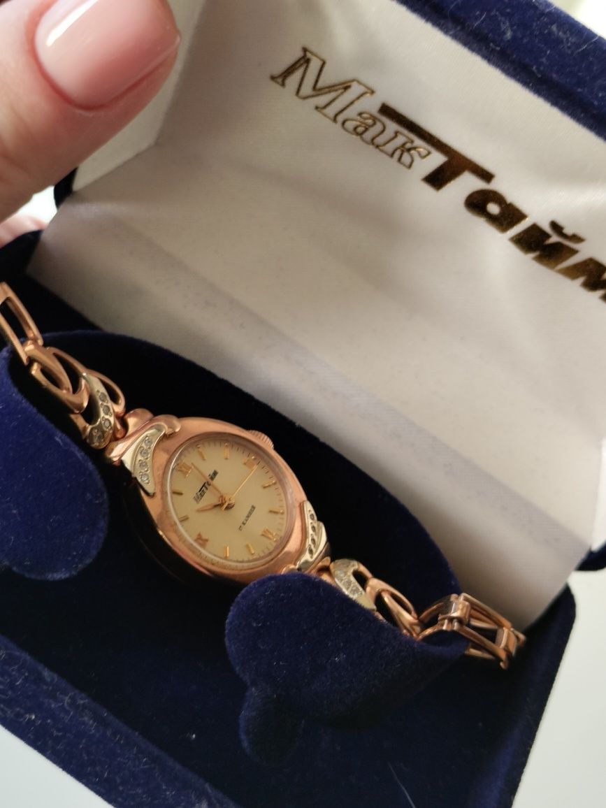 Продам золотые часы женские .