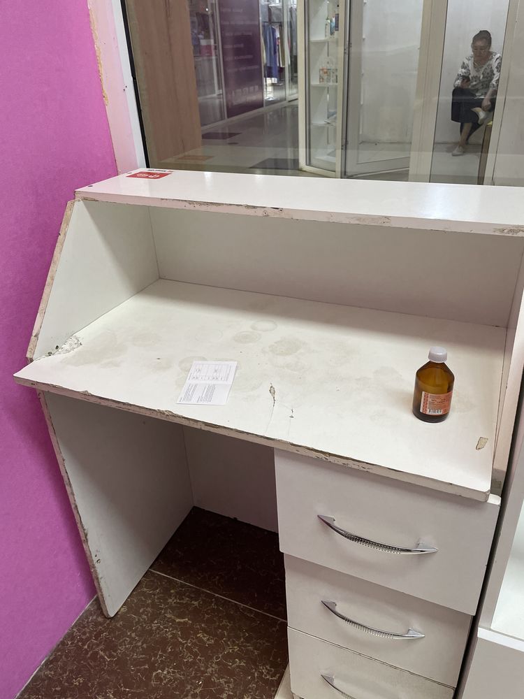 Продается мебель для бутика