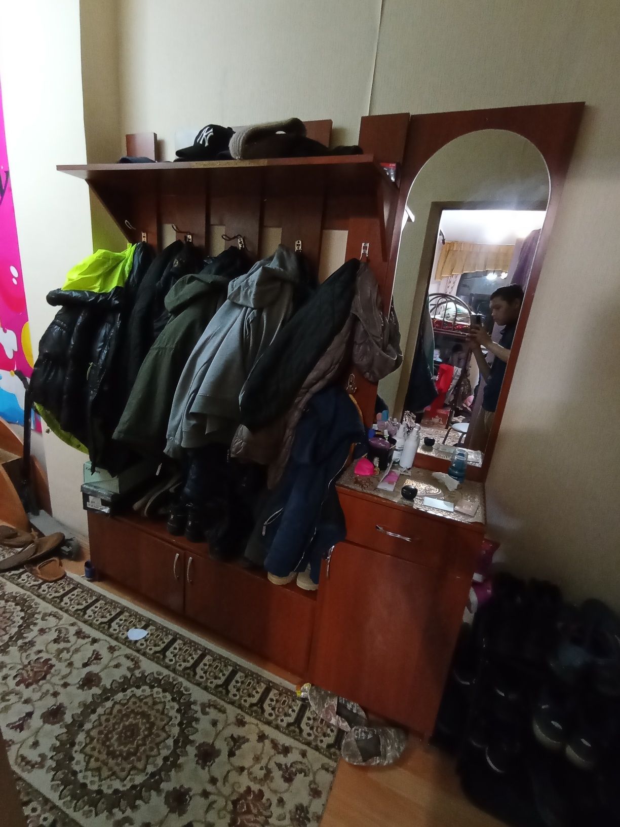 Продам прихожую.