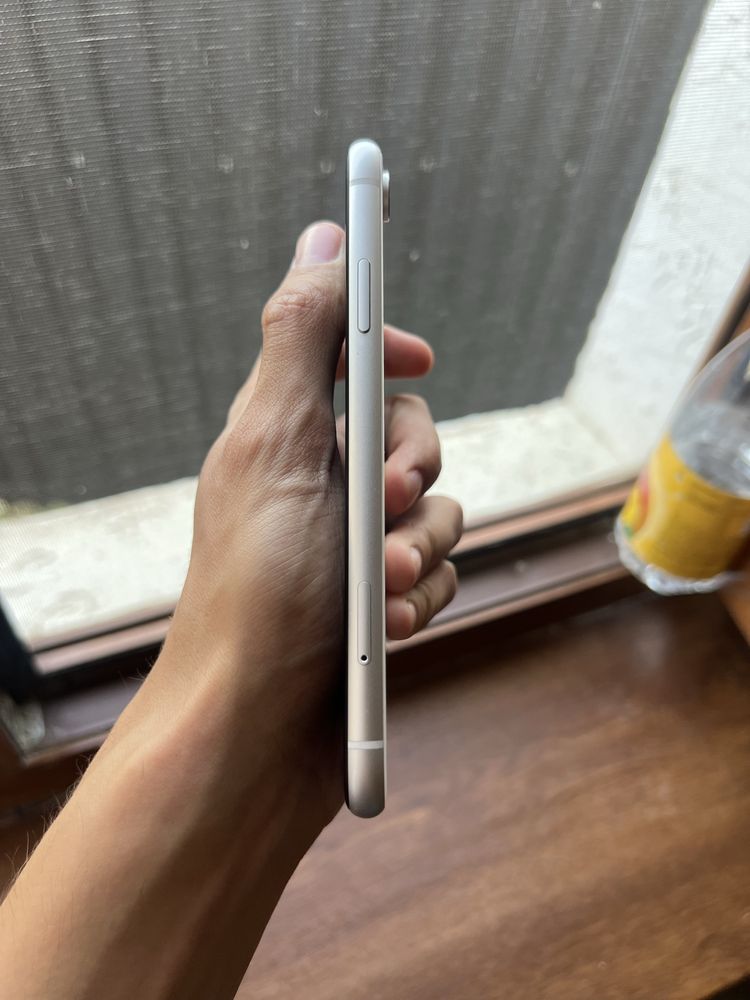 iPhone XR 128gb в идеальном состоянии