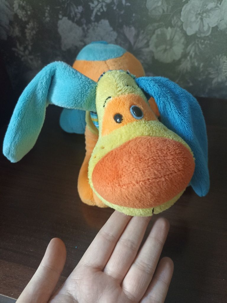 Продам игрушку собачку