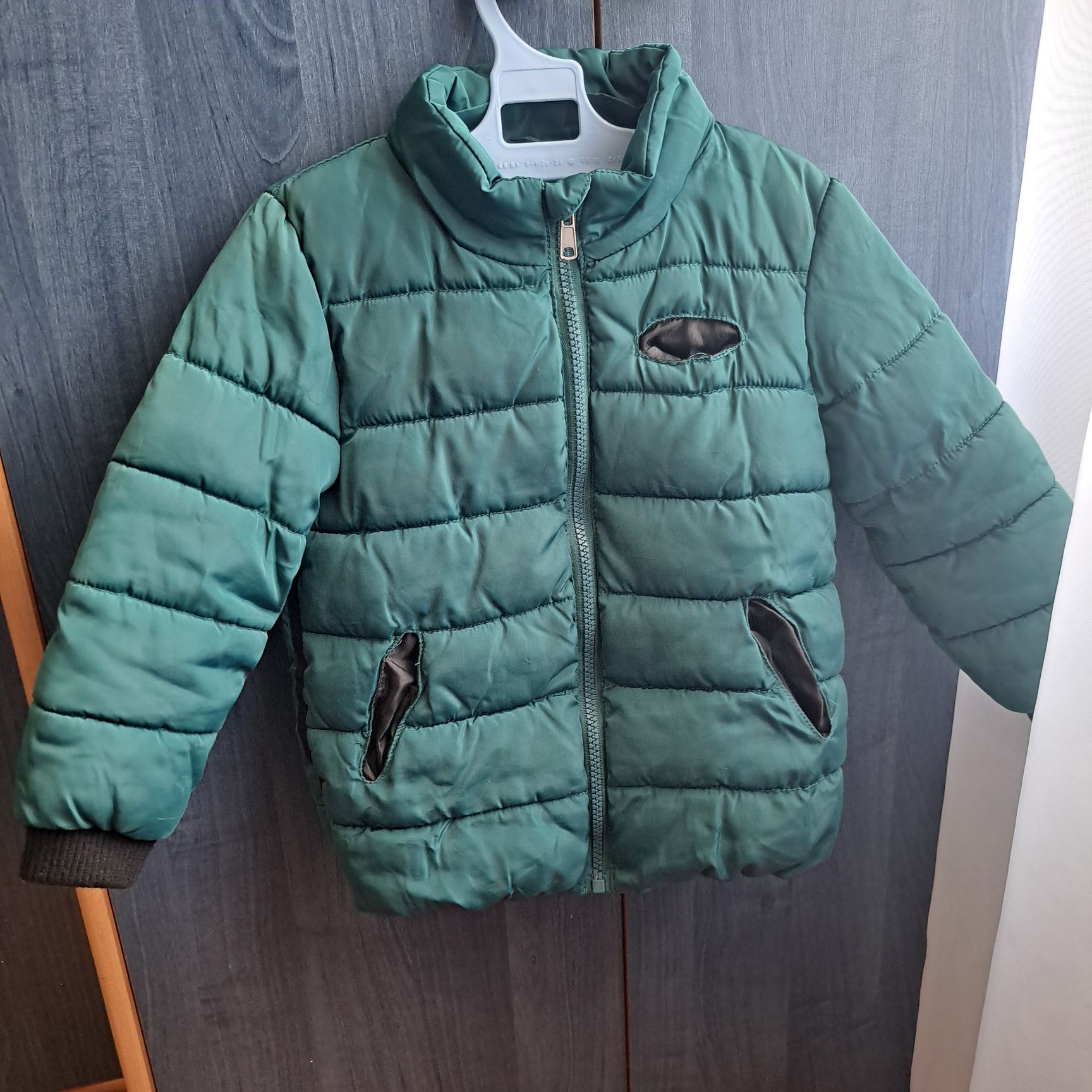 Продам куртки 104,3,4,6,л