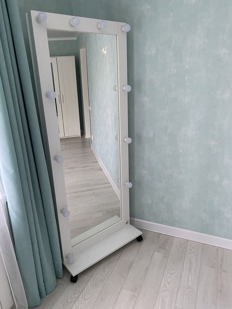 Зеркало гримерное,для бутика.