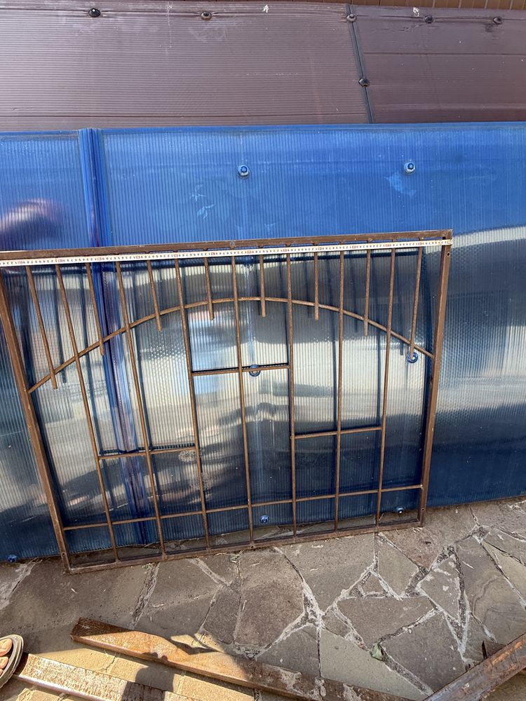 Продам металлическую решетку на окно