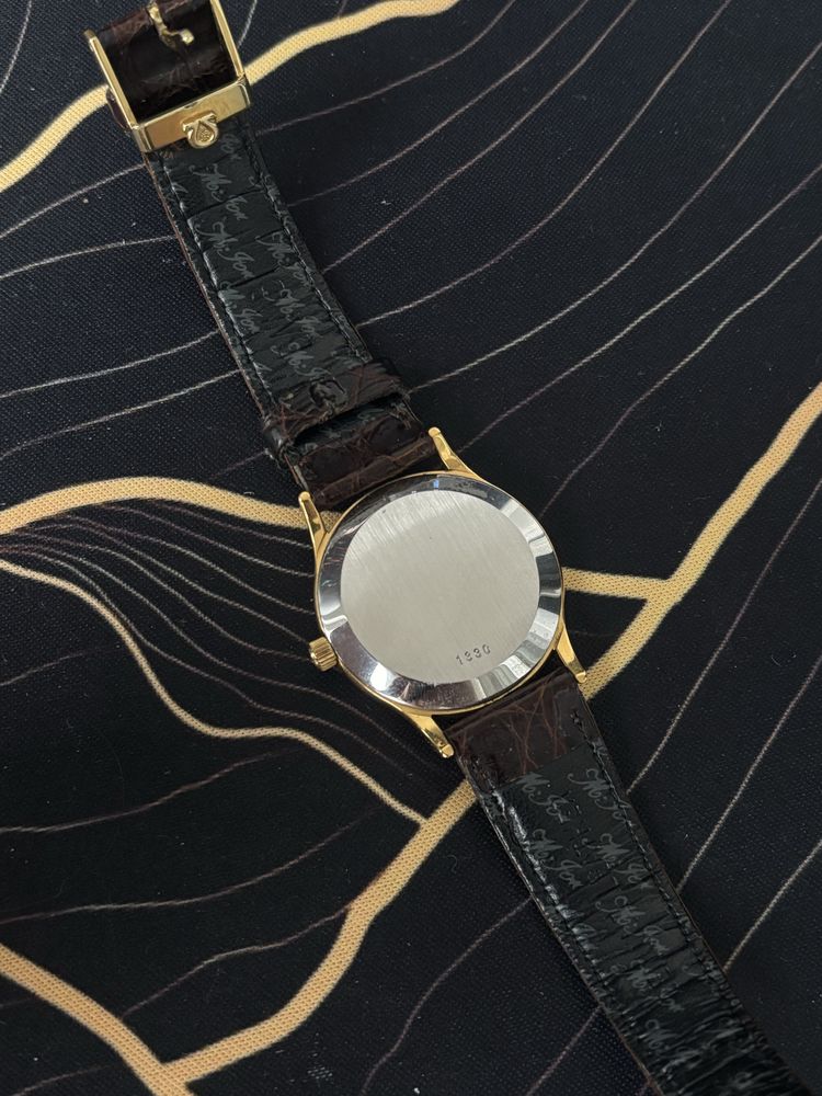 Omega de ville quartz