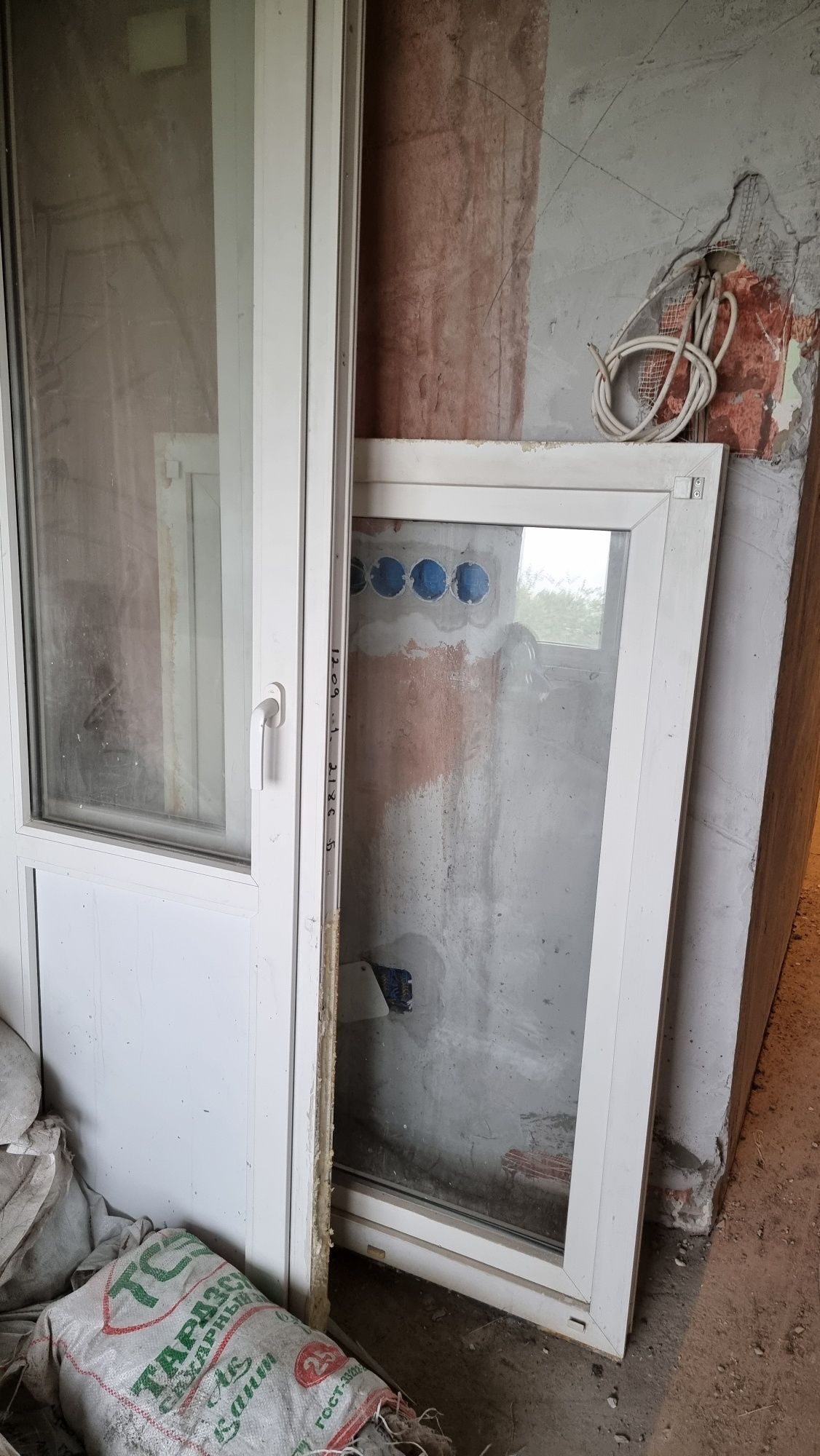 Продаётся  дверь для стеклопакета