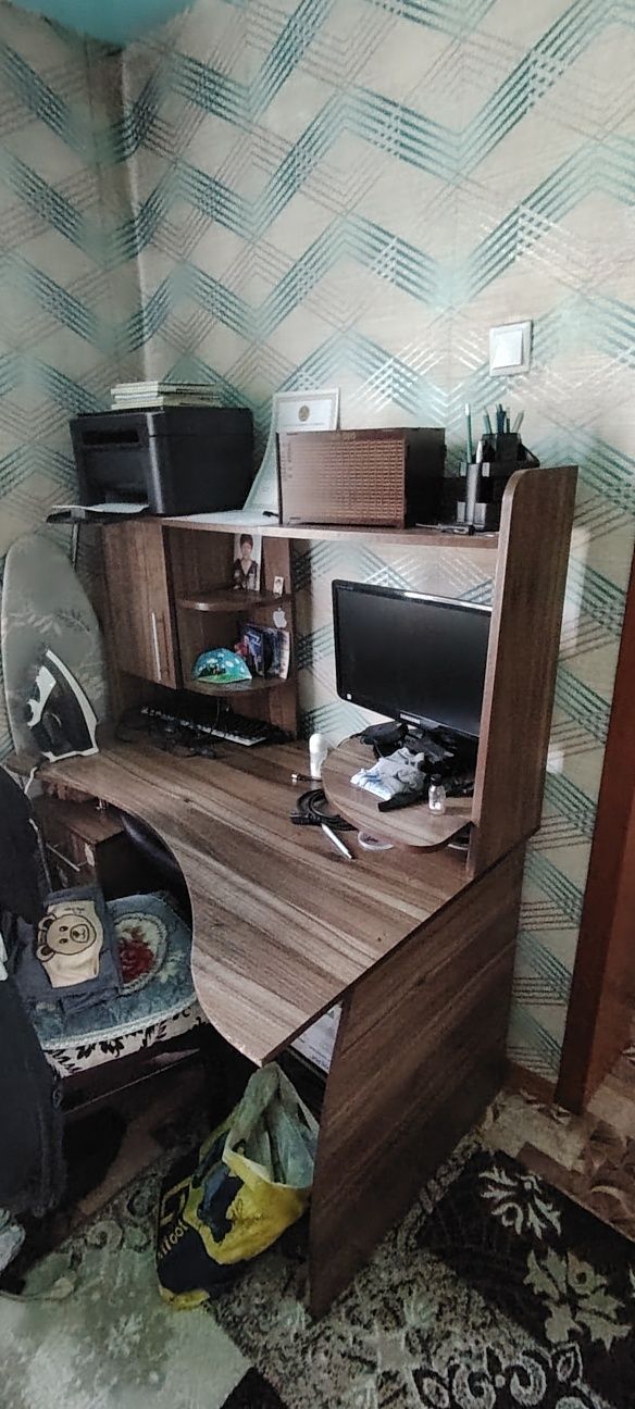 Стол компьютерный