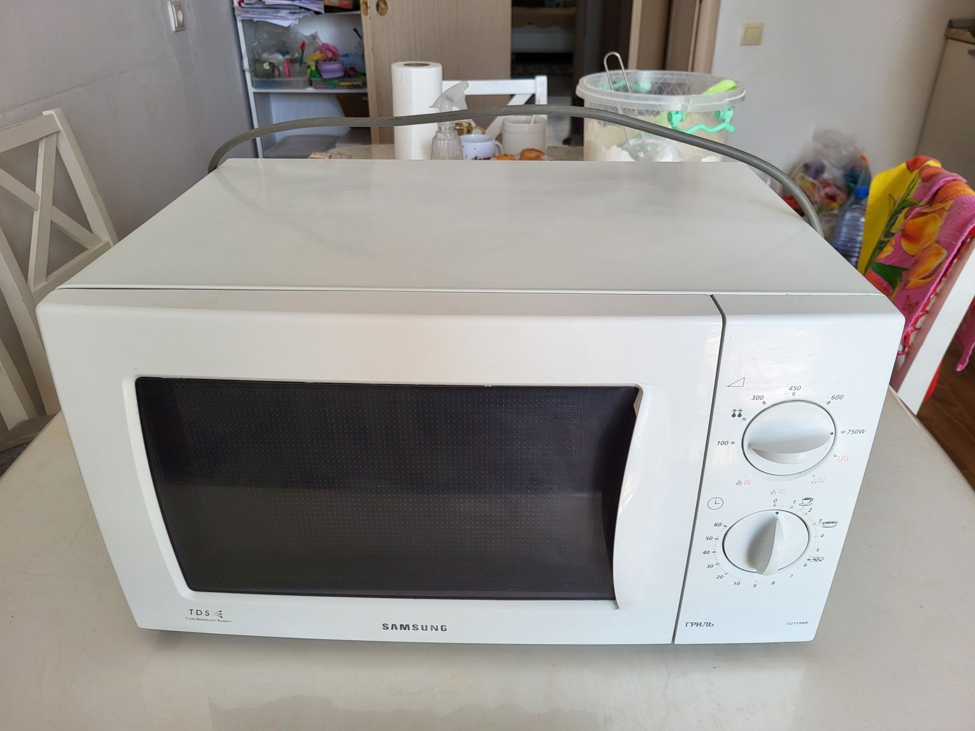 Продам Микроволновую печь Samsung