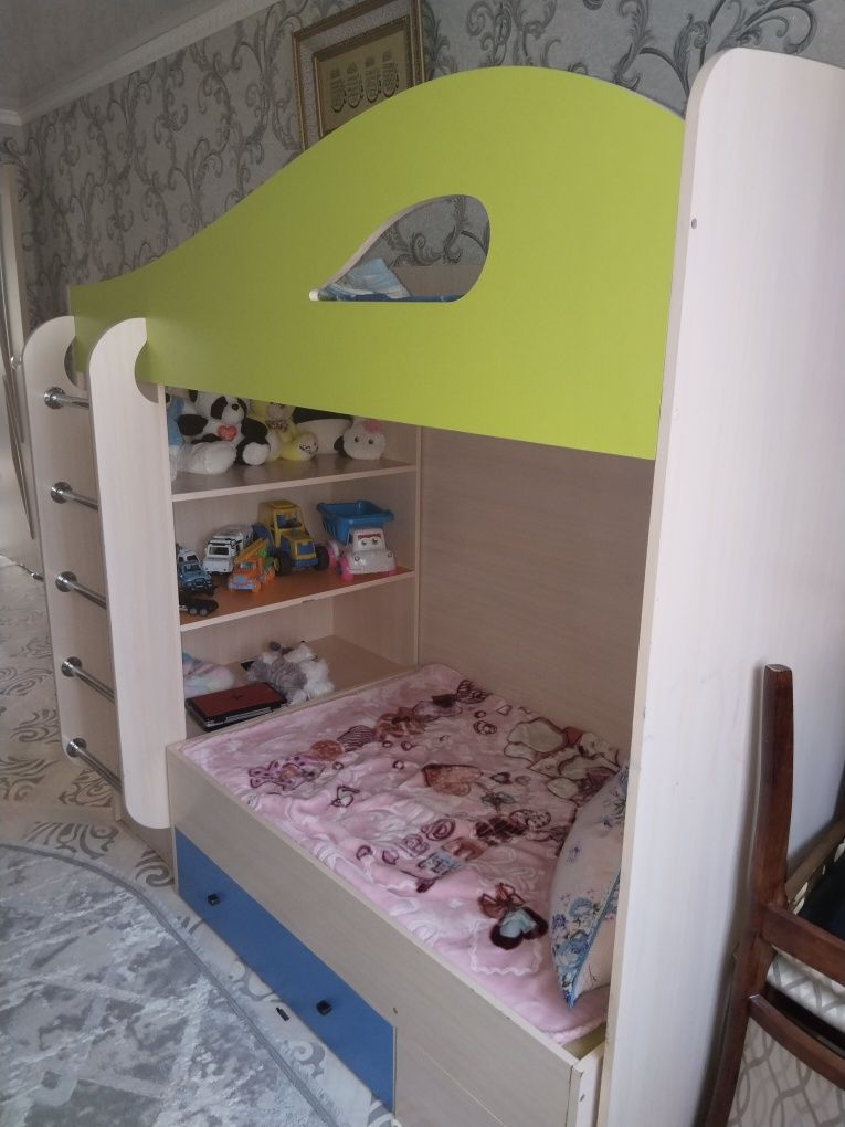 Продам двухъярусную кровать