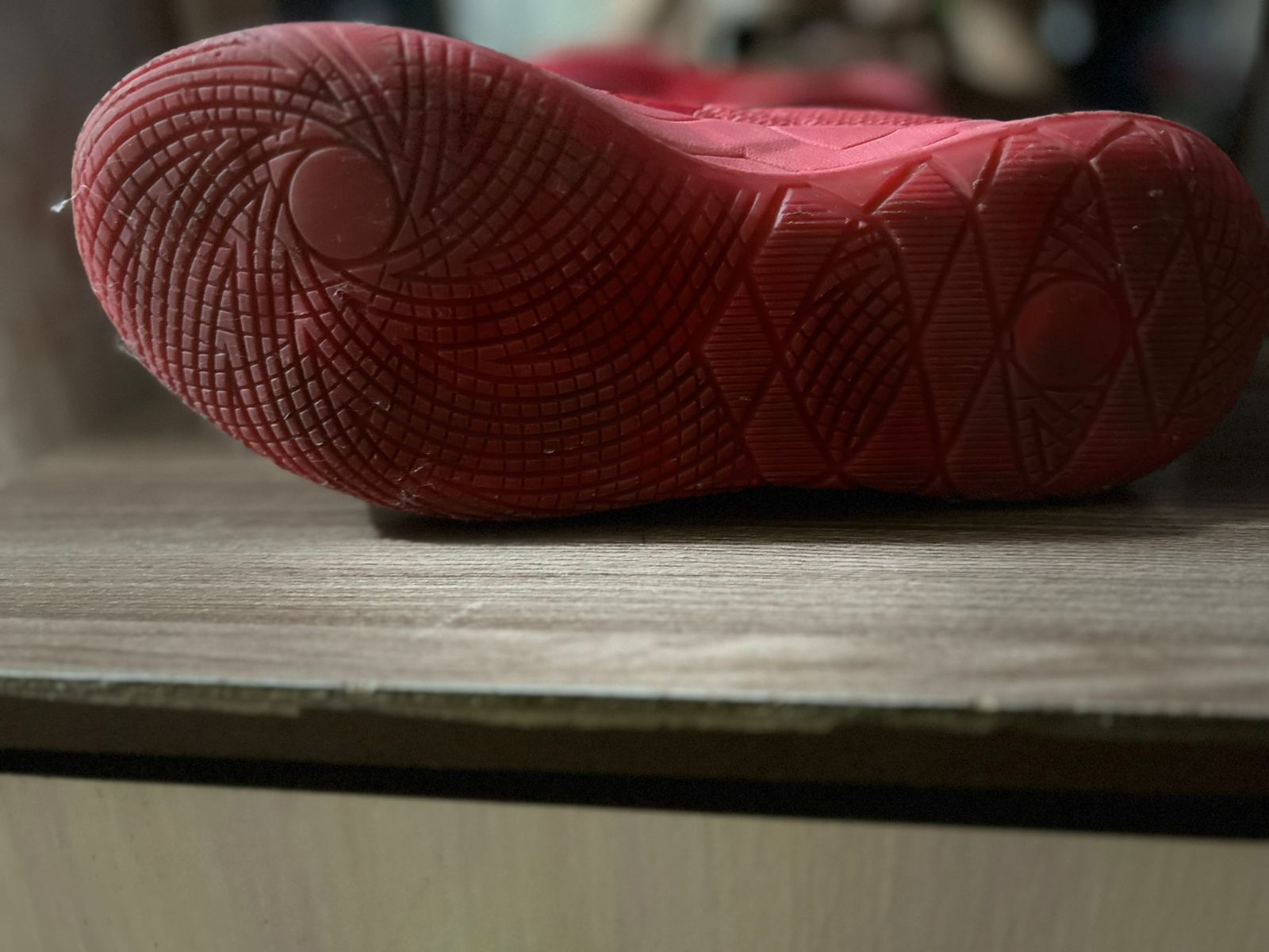 Продаю стильные кроссовки Li-Ning (42р)  в отличном состоянии 


---