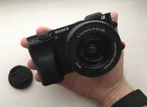 Продам камеру Sony A6300 с объективом (отл. сост.) + ПОДАРОК