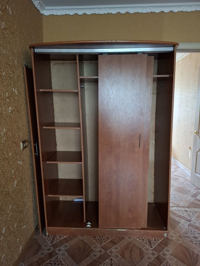 Диван, шкаф, подушки,  манеж, тумба