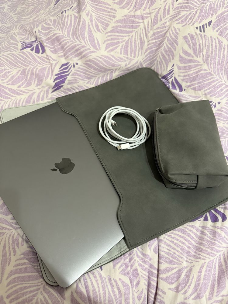13-inch MacBook Air with Apple M1 chip