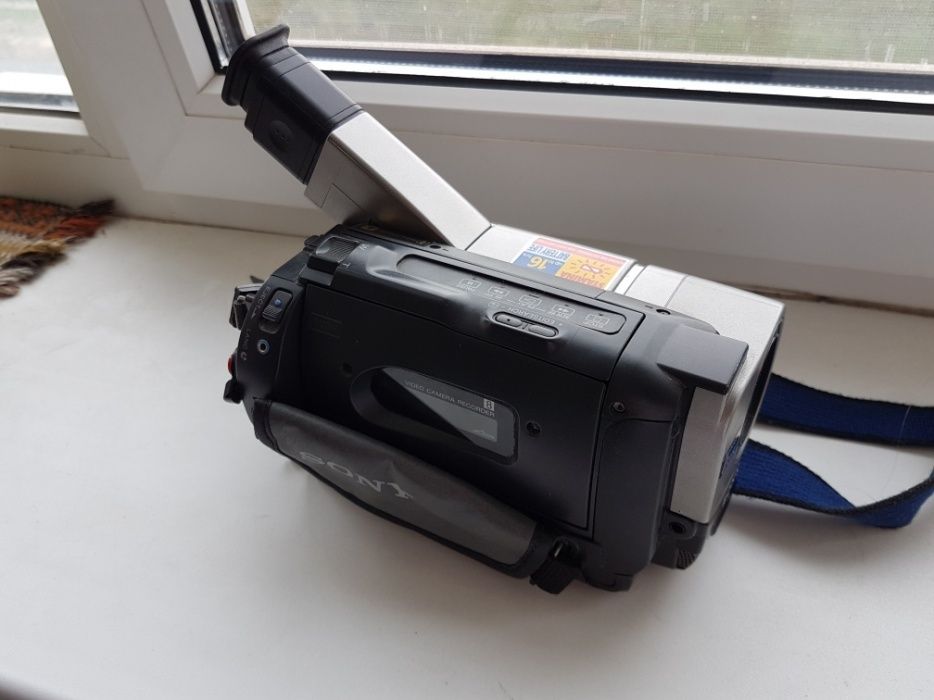 Продам аналоговую видеокамеру Sony Handycam