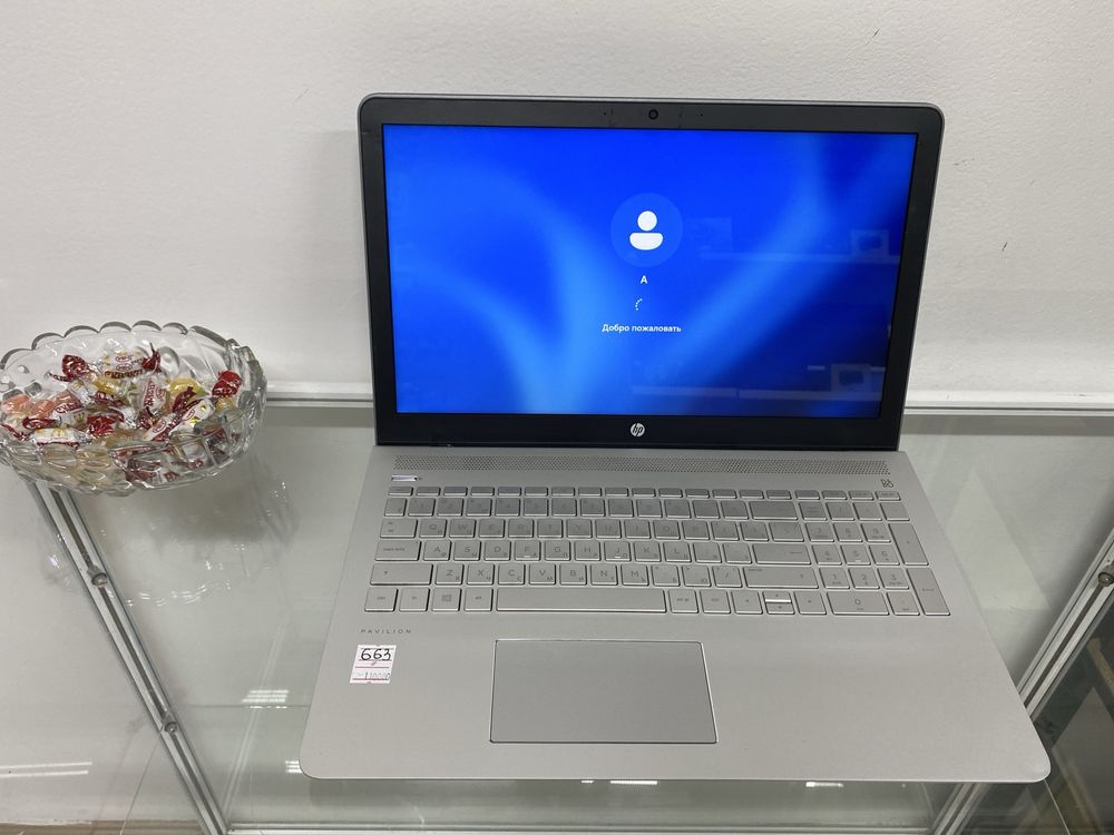HP pavilion 15  i5-7200/8/256/500/Geforce 920m 2 gb