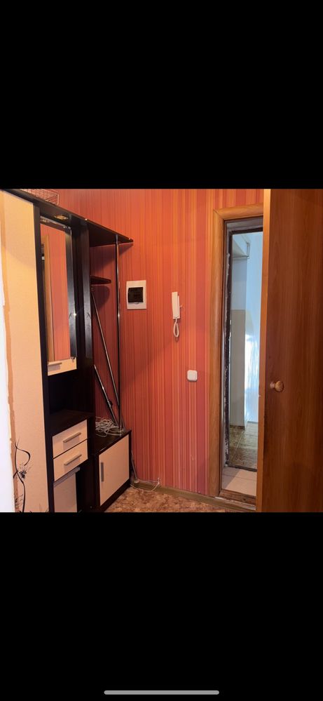 Продается шкаф в прихожую