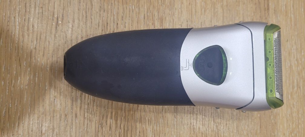 Продам электрическую бритву Braun 2000 series