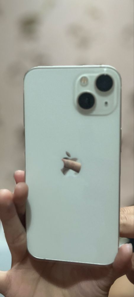 Продаётся IPHONE 13+APPLE WATCH . Телефон и часы в хорошем состоянии .