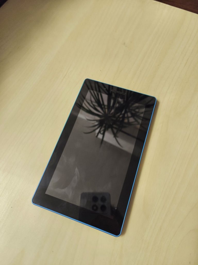 Планшет Lenovo Tab3 essential с чехлом