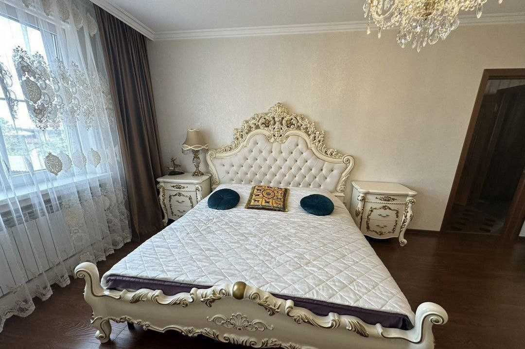 Продам спальный гарнитур. F