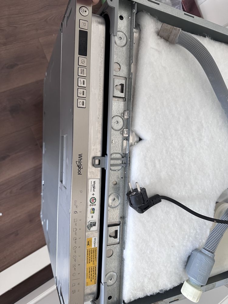 Встраиваемая посудомоечная машина Whirlpool WIO 3033 DLG