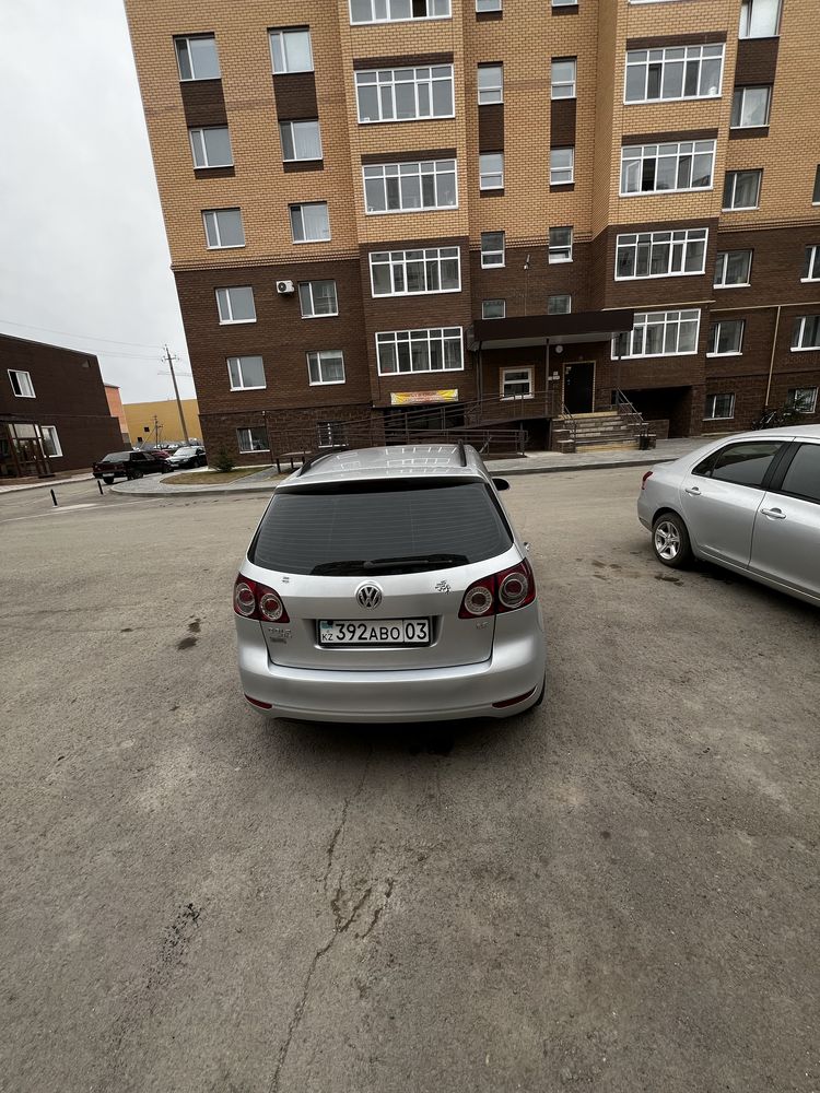 Продам гольф плюсь 2009 года все раьотает идеально, езжу каждый день