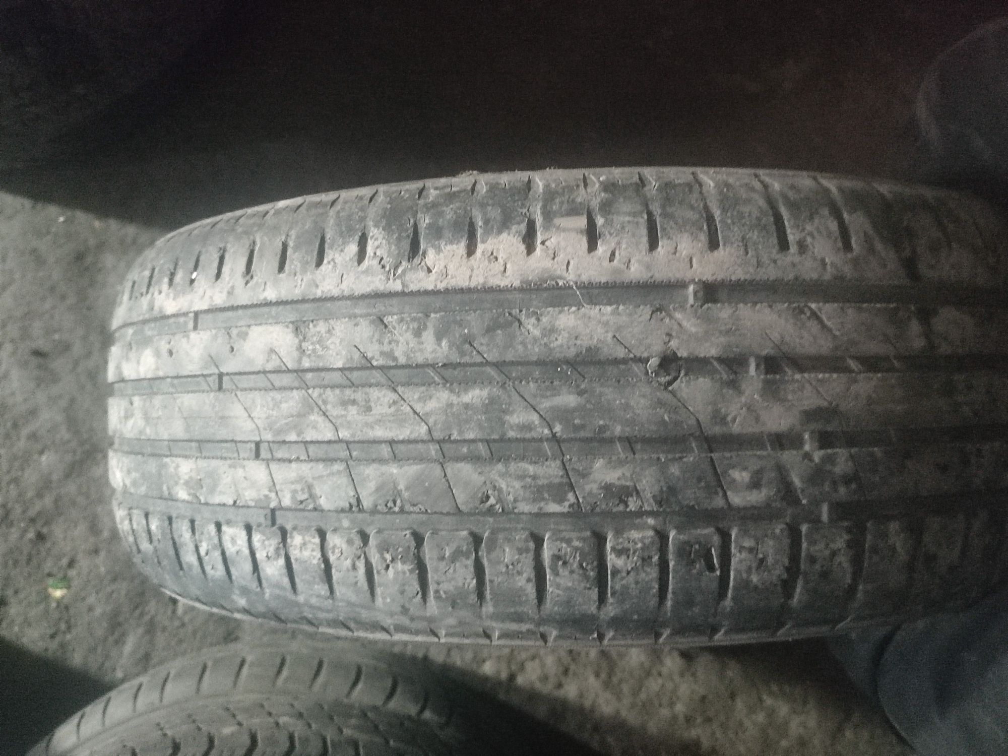 Шина безкамерка размер 215/60 R16