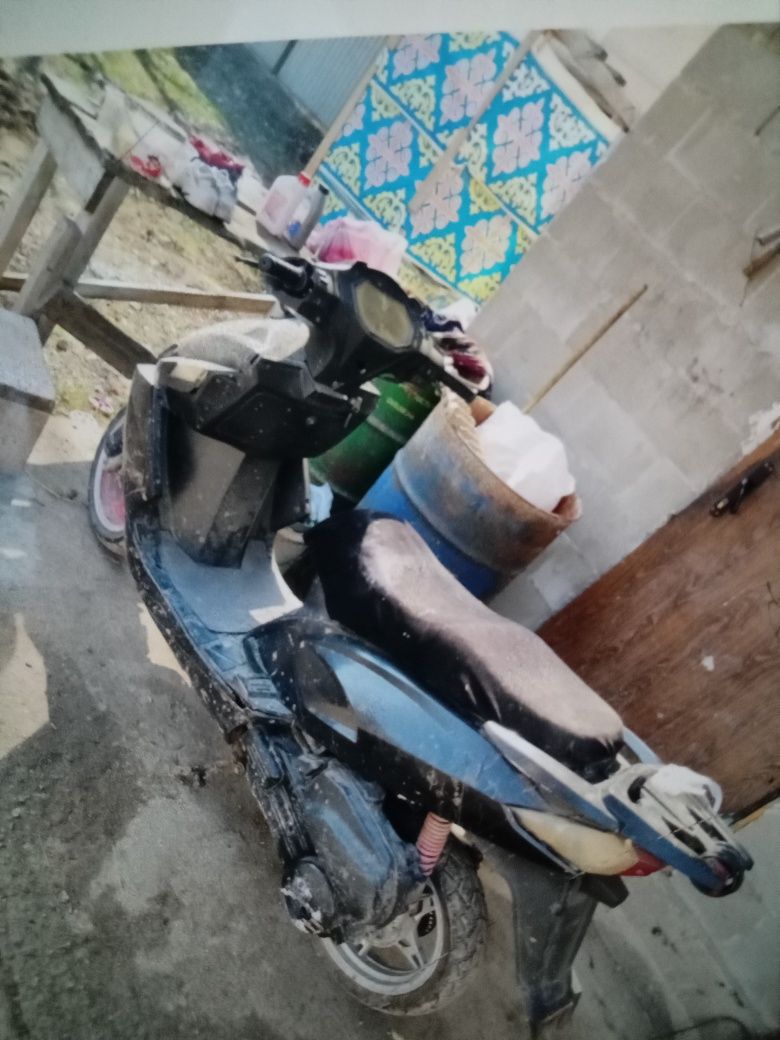 Продам скутер срочна