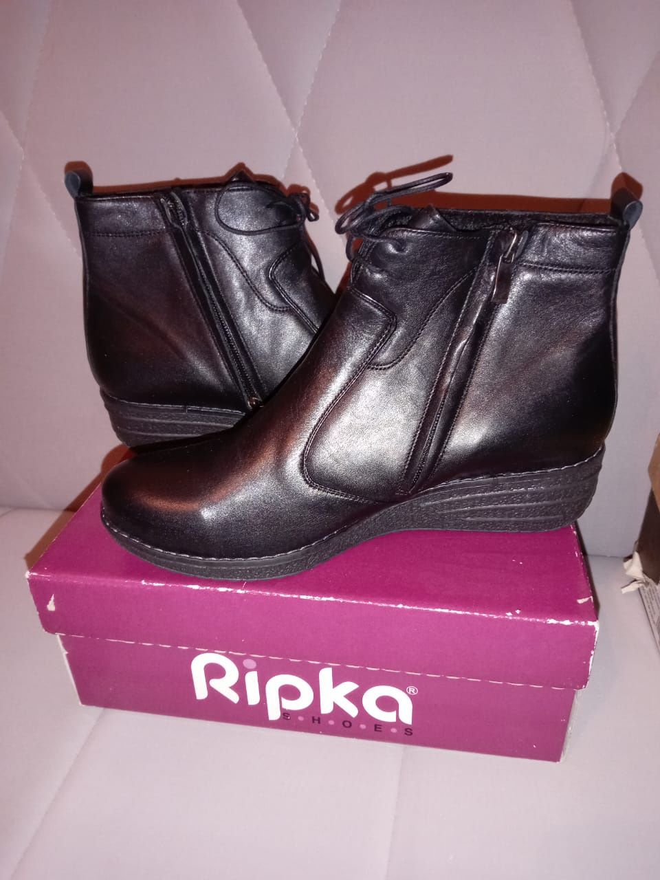Продам женские  кожаные сапоги  40 р.