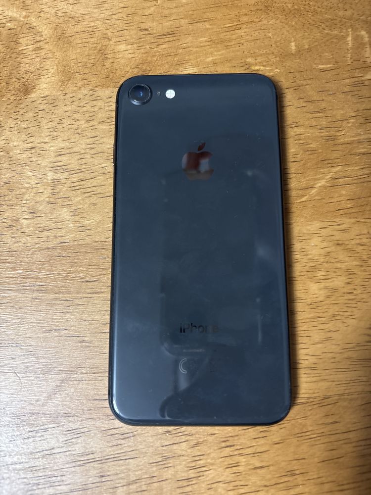 iPhone 8 Б/У на 64ГБ