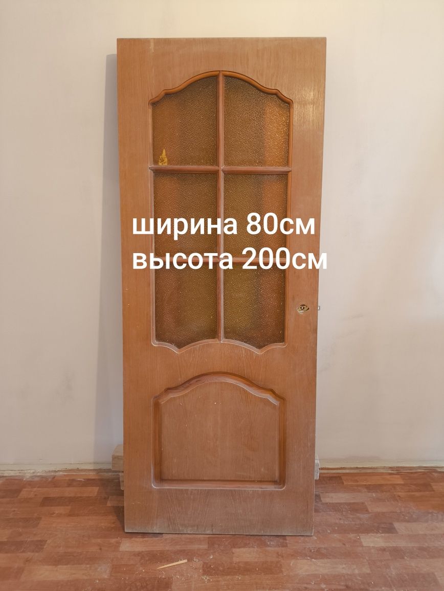 Двери межкомнатные деревянные.