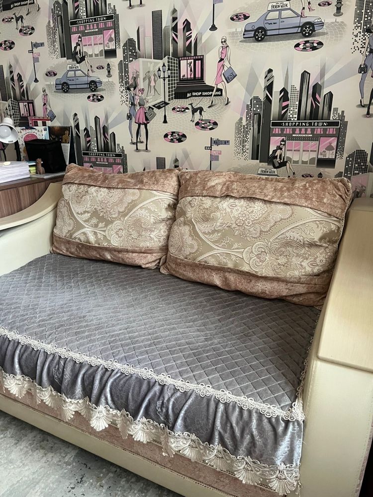 Диван широкий, раздвижной